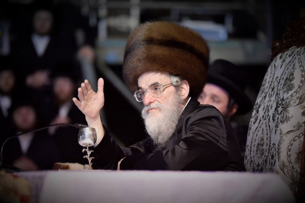 חודש השמחה בויז'ניץ נפתח במירון. תיעוד