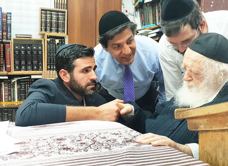 השחקן ורב הסלבס במעונו של שר התורה