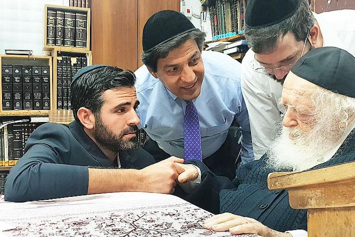 השחקן ורב הסלבס במעונו של שר התורה