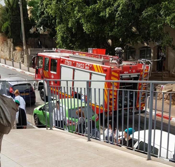 חשד להצתה: שריפה בבית 'הליכוד' בבני ברק