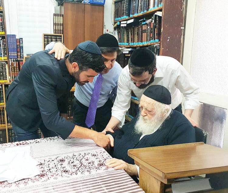 השחקן ורב הסלבס במעונו של שר התורה