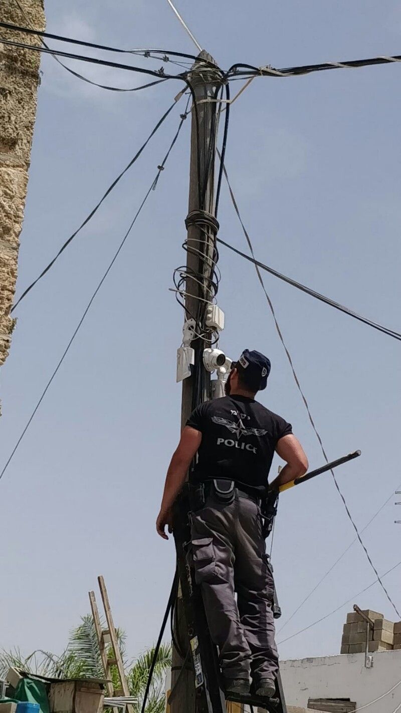 תושב קלנסוואה נעצר על התקנת מצלמות ופסי האטה