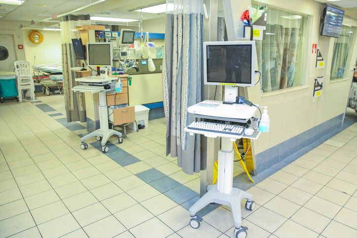 דמעות במרפסת האונקולוגית // שמעון יאיר ברייטקופף