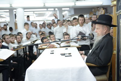 הגר"ג אדלשטיין חיזק את 'אורחות תורה'. צפו