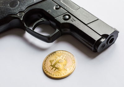 העסקה: אקדח גלוק תמורת מטבע ביטקוין
