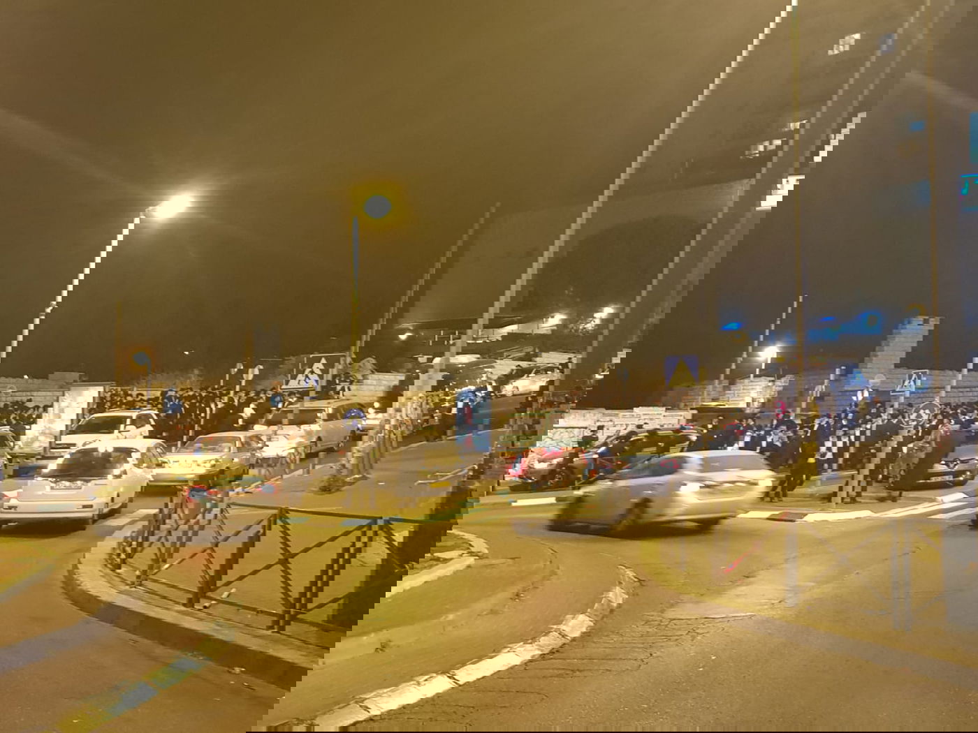 תלמידי הישיבה בדרכם ללוויה