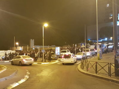 תלמידי הישיבה בדרכם ללוויה