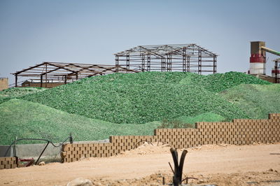 המפעל פניציה