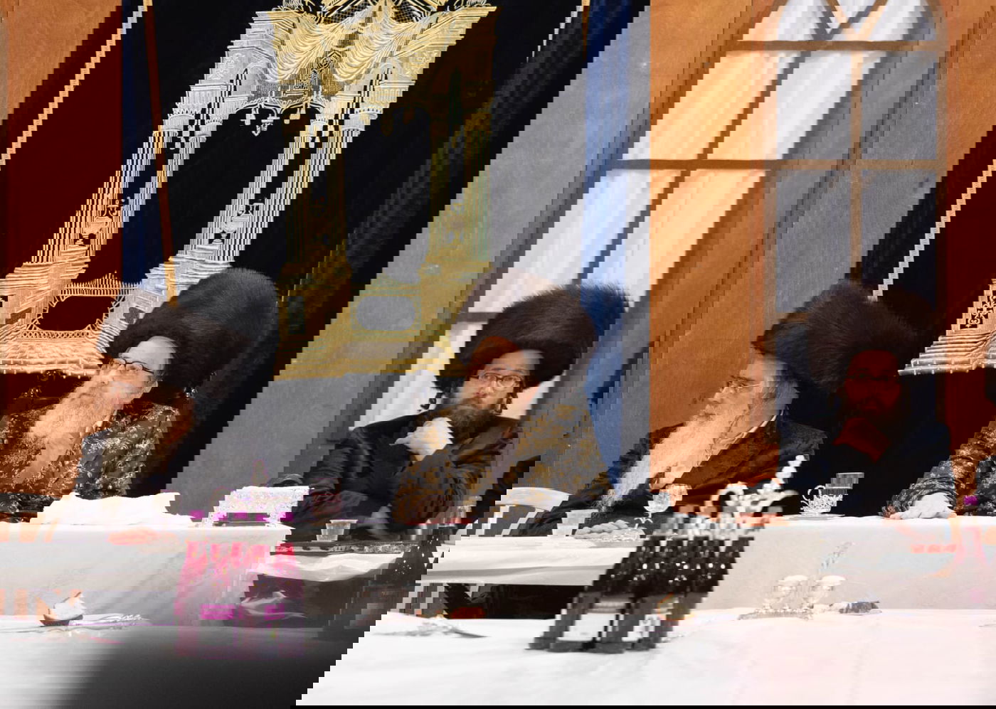 מעמד קבלת פנים ו'טיש' נעילת החג בדז'יקוב ויז'ניץ