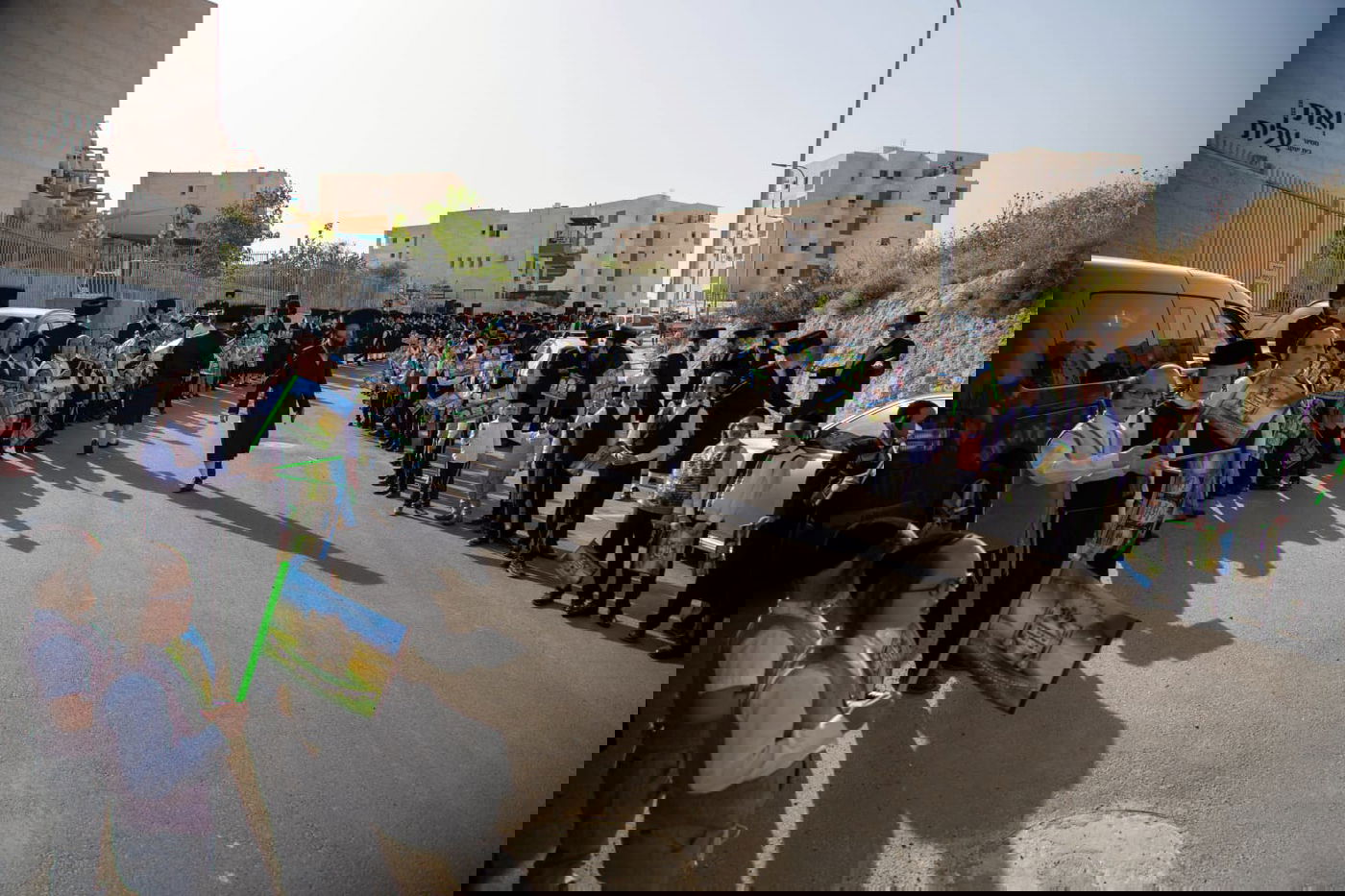 מעמד קבלת פנים ו'טיש' נעילת החג בדז'יקוב ויז'ניץ