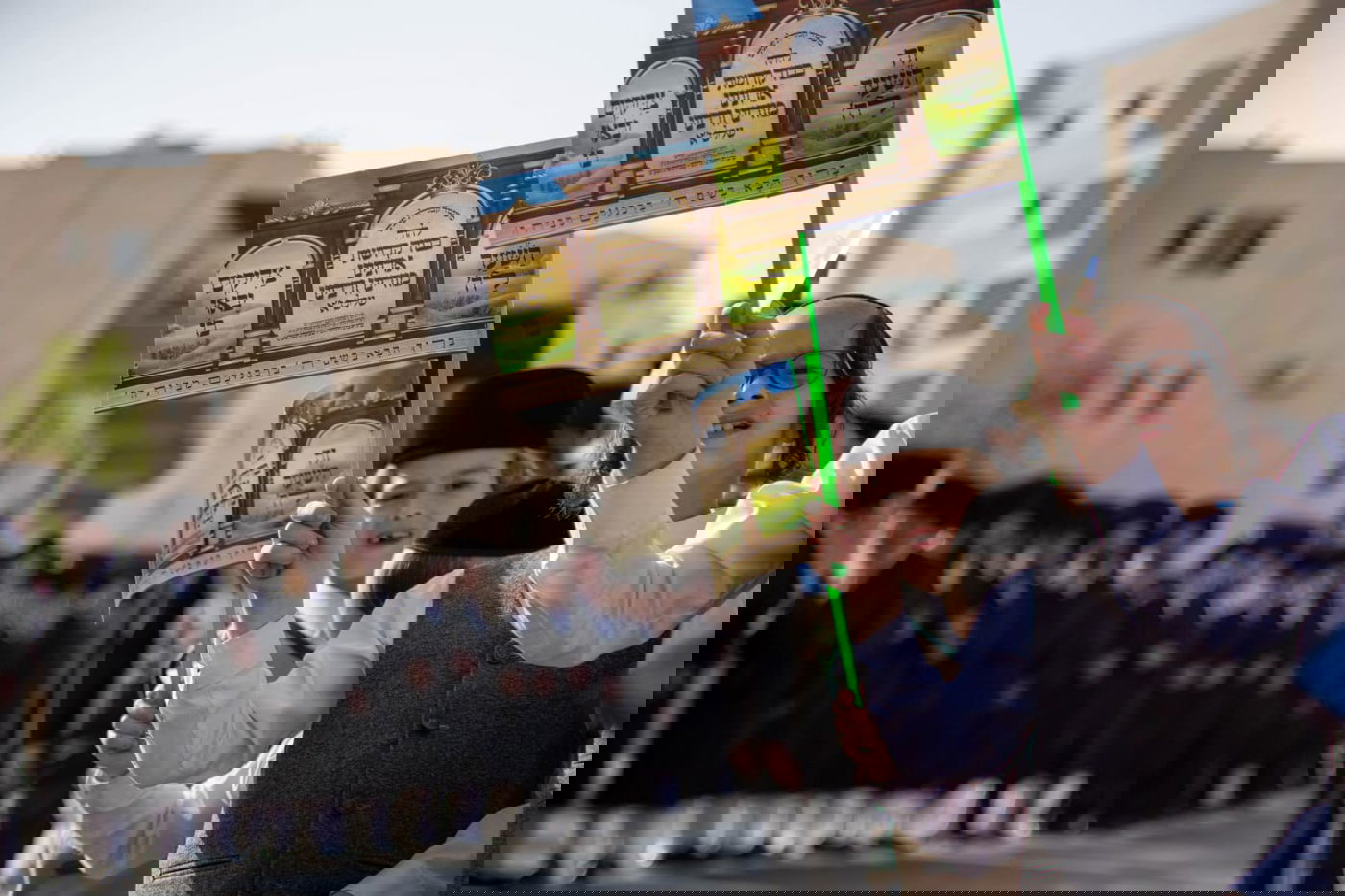 מעמד קבלת פנים ו'טיש' נעילת החג בדז'יקוב ויז'ניץ