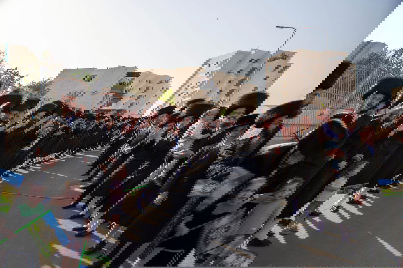 מעמד קבלת פנים ו'טיש' נעילת החג בדז'יקוב ויז'ניץ