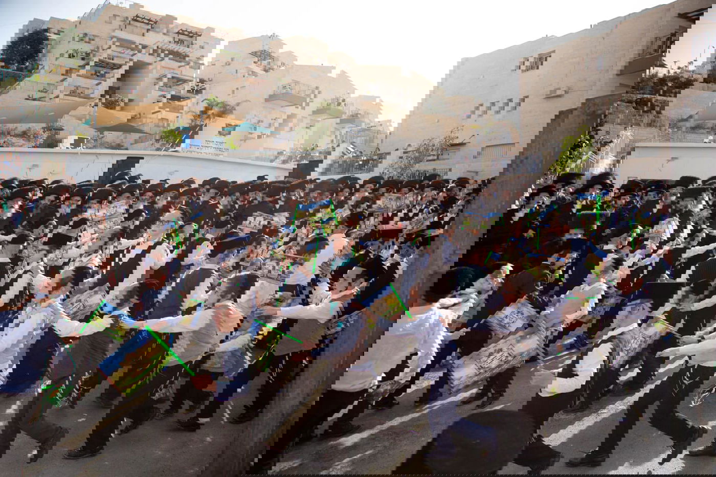 מעמד קבלת פנים ו'טיש' נעילת החג בדז'יקוב ויז'ניץ