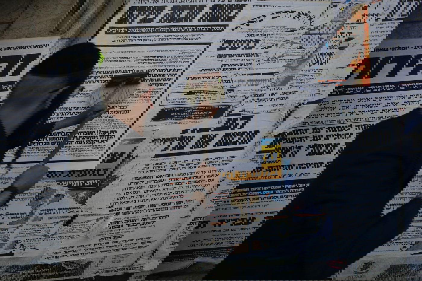 מדביק המודעות המיתולוגי נמלט מהפקחים - וחזר לעבודה. תיעוד