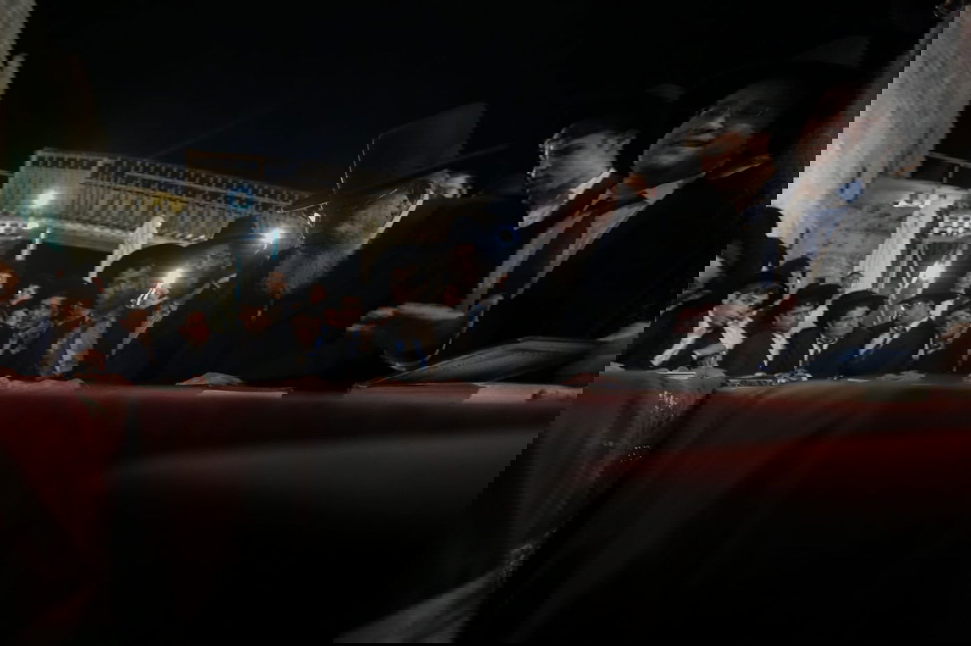 תיעוד: אלפי עמלי התורה שרו ורקדו בכותל המערבי