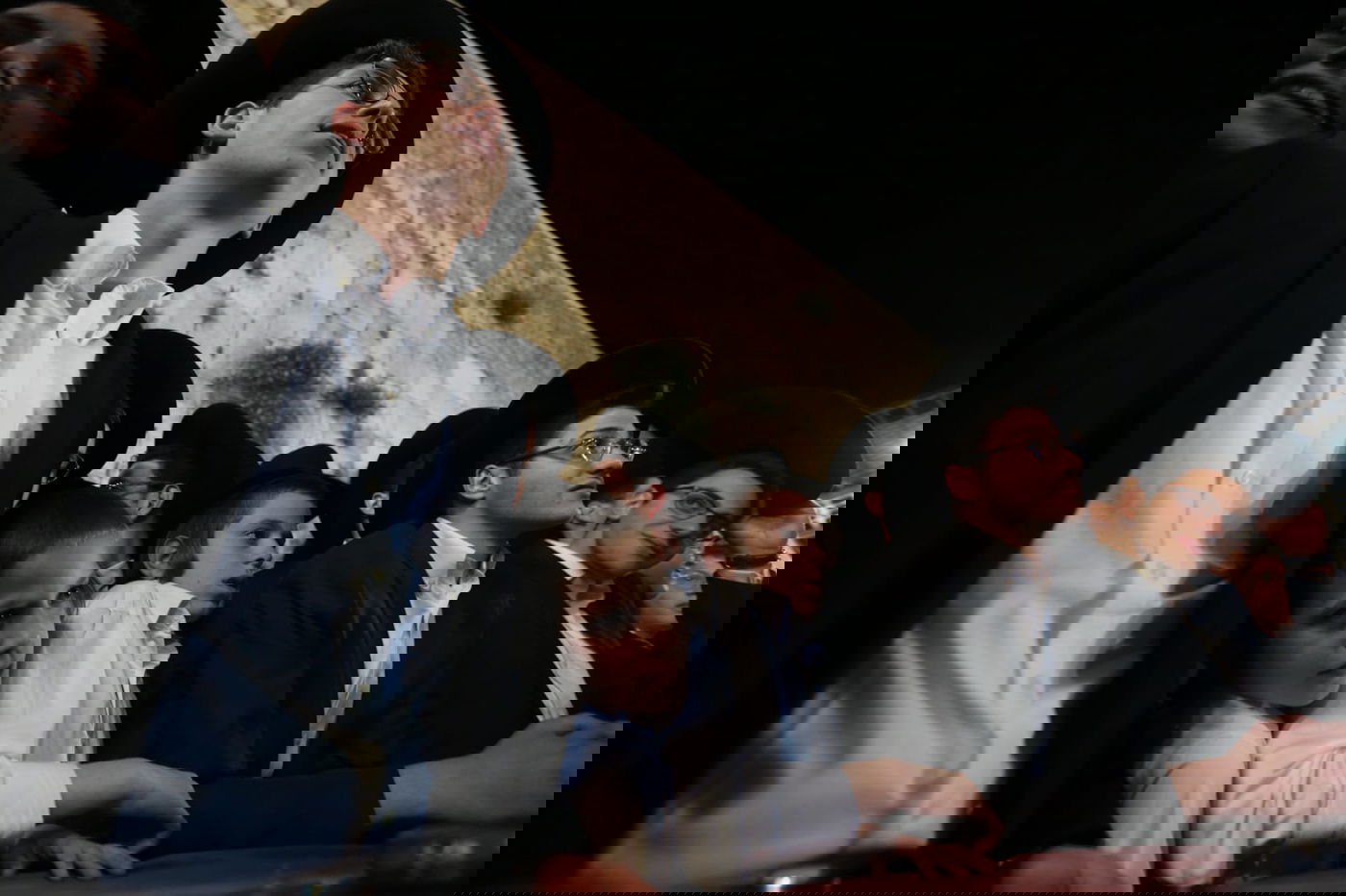 תיעוד: אלפי עמלי התורה שרו ורקדו בכותל המערבי