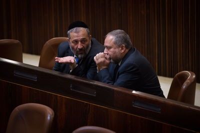 אביגדור ליברמן נגד דרעי: אוסלו התאפשר בזכות ש"ס