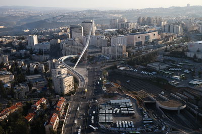 גשר המיתרים, אל תתקרבו אליו בשנים הקרובות