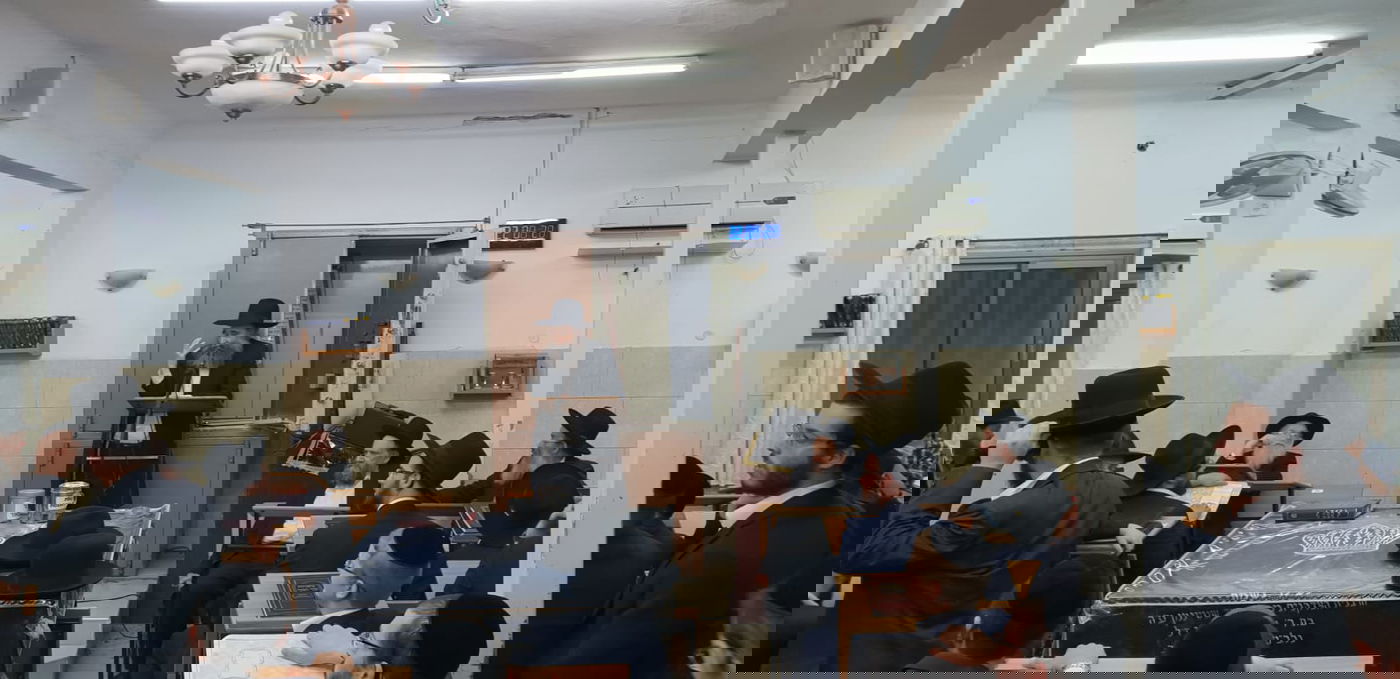 תיעוד: עצרת חיזוק בבית הכנסת שנפרץ וחולל