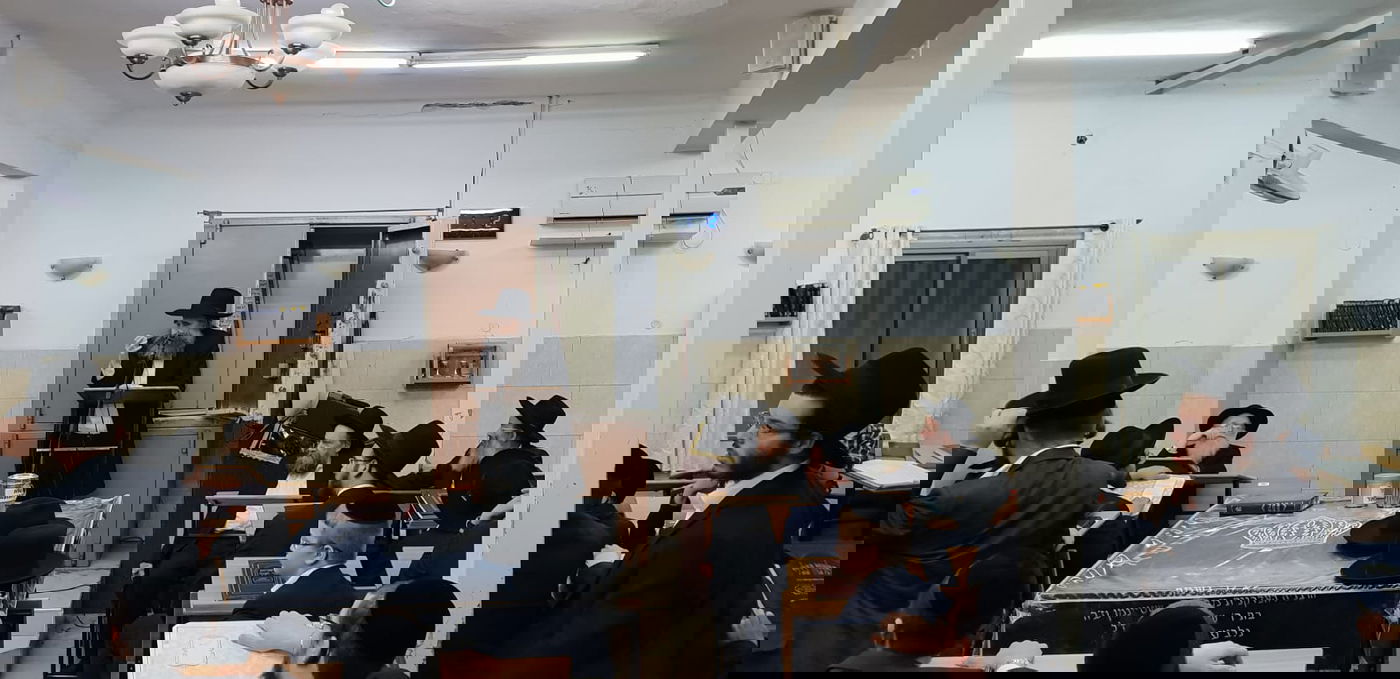 תיעוד: עצרת חיזוק בבית הכנסת שנפרץ וחולל