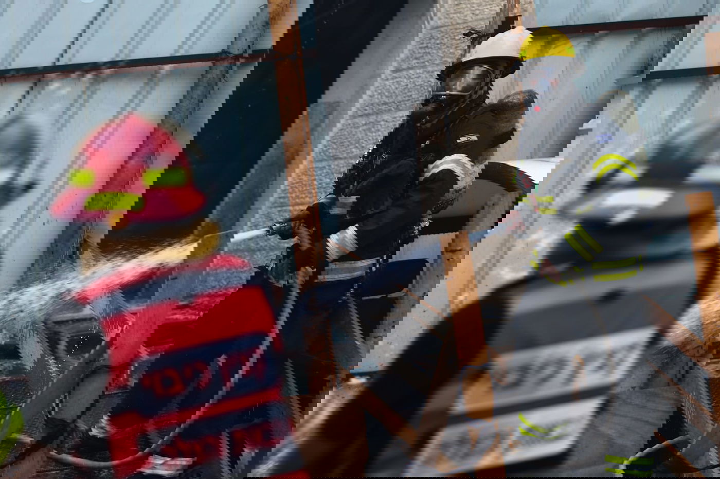 דיירת הבניין ל'כיכר השבת': "ילד הדליק אש וזה התפשט" • צפו