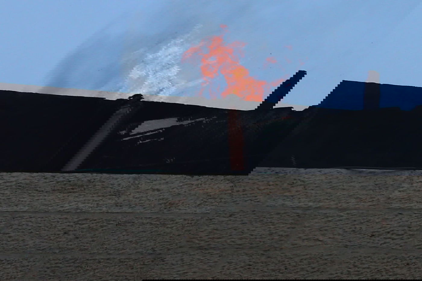 דיירת הבניין ל'כיכר השבת': "ילד הדליק אש וזה התפשט" • צפו