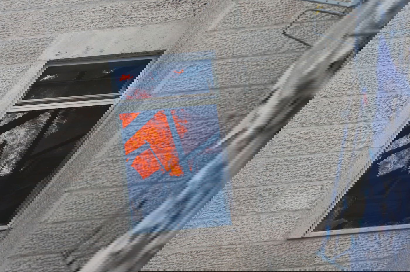 שריפה פרצה בבניין בן 4 קומות בירושלים