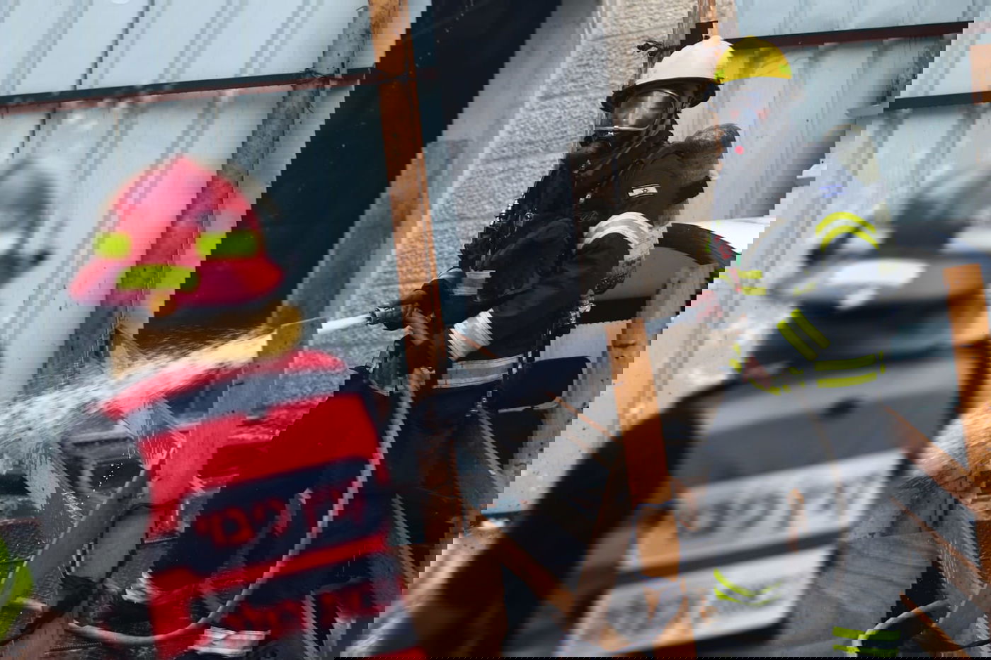 שריפה פרצה בבניין בן 4 קומות בירושלים