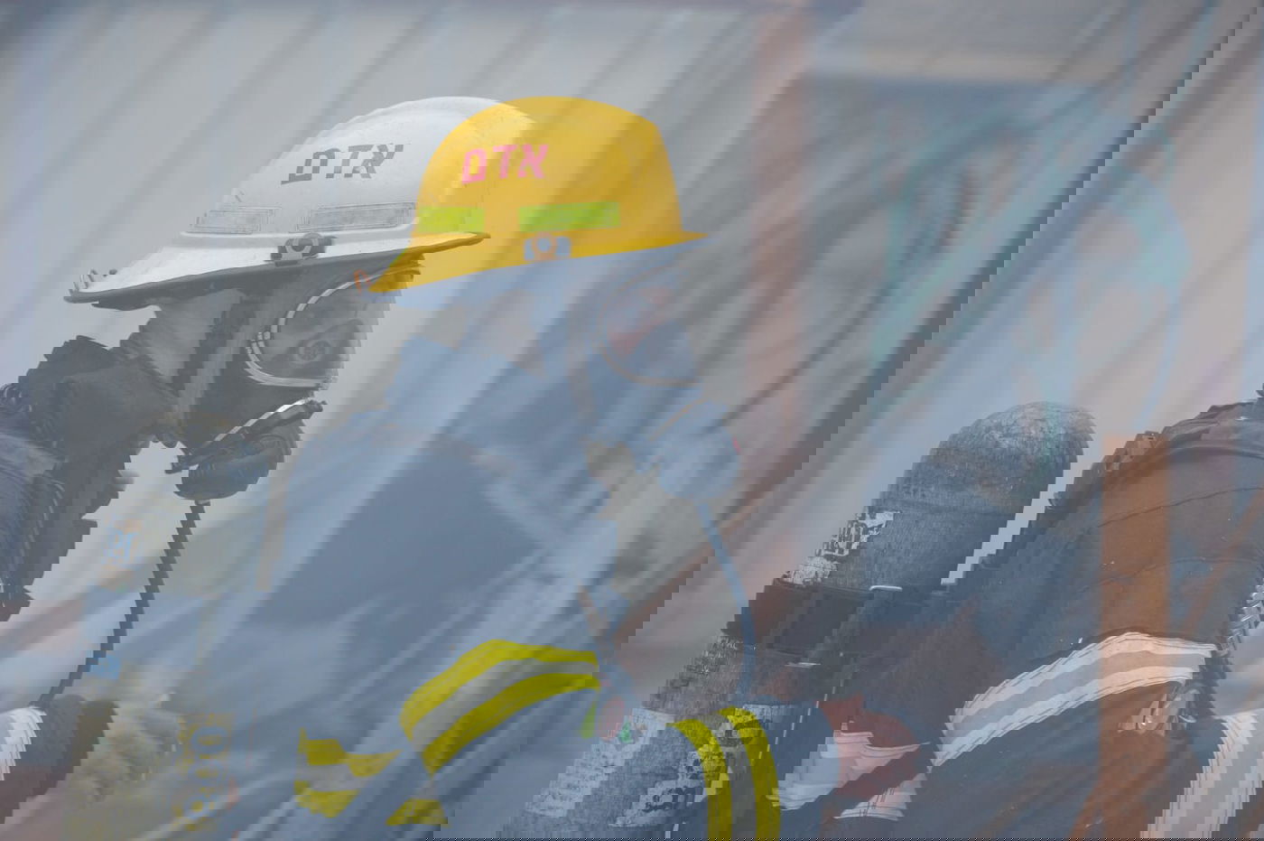 שריפה פרצה בבניין בן 4 קומות בירושלים