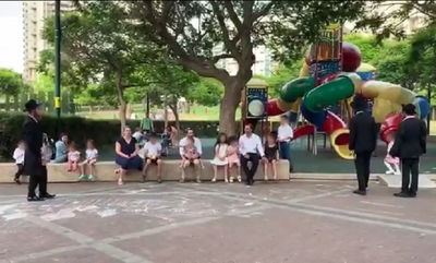 החב"דניקים בפעולה, מול הילדים