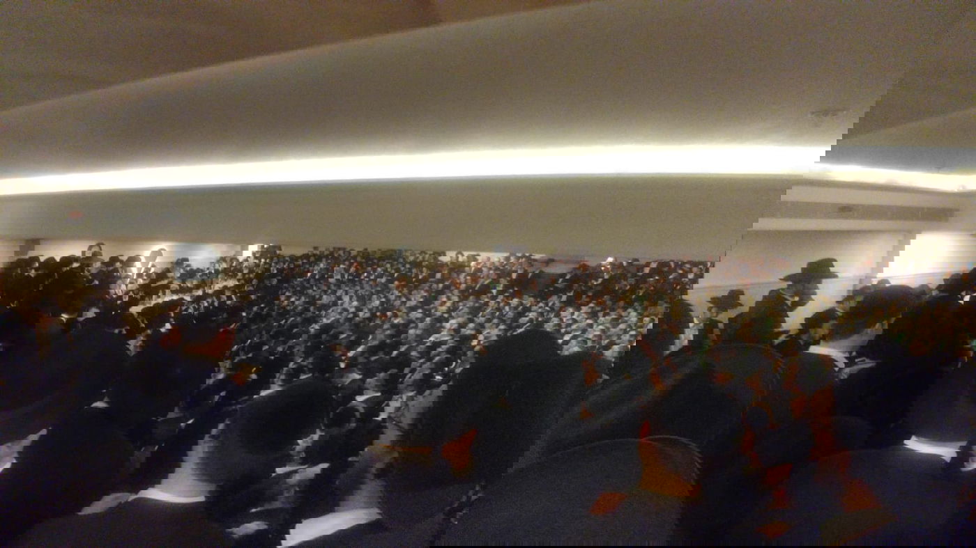 הנגיד יוסל טבאק תרם ס"ת לישיבת בריסק. תיעוד