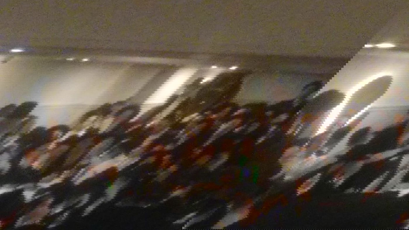 הנגיד יוסל טבאק תרם ס"ת לישיבת בריסק. תיעוד