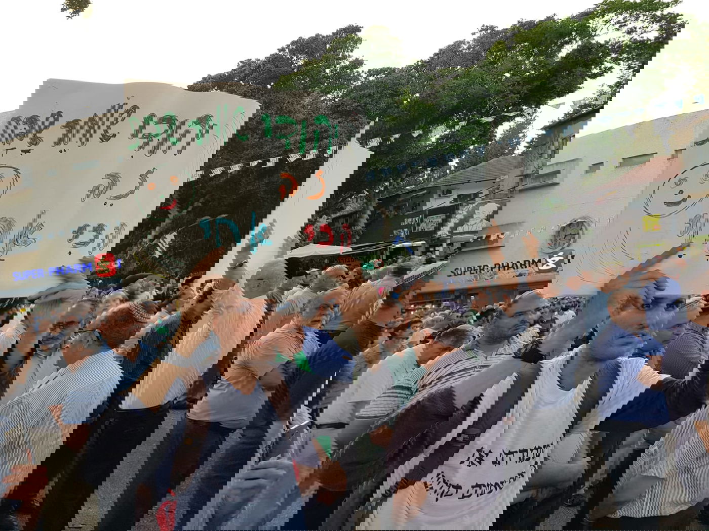 חילונים, דתיים וחרדים מחו נגד חילול שבת קודש