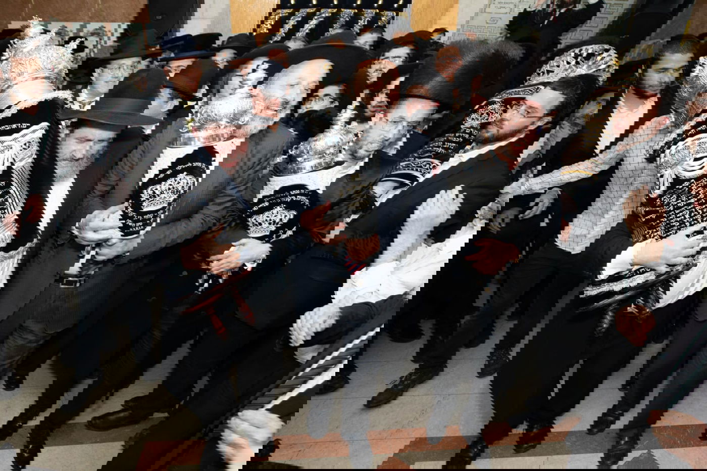 שני ספרי תורה לע"נ המשפיע רבי קלמן גולדשמידט זצ"ל