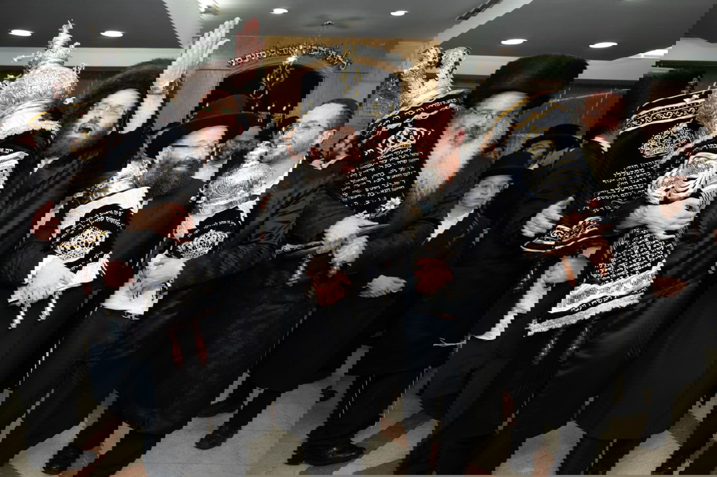 שני ספרי תורה לע"נ המשפיע רבי קלמן גולדשמידט זצ"ל