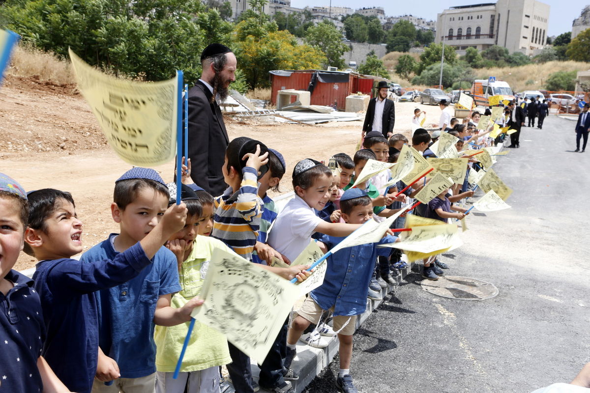 הגר"ח קנייבסקי ביקר בת"ת 'סוכת דוד' ובסמינר 'דרכי רחל'