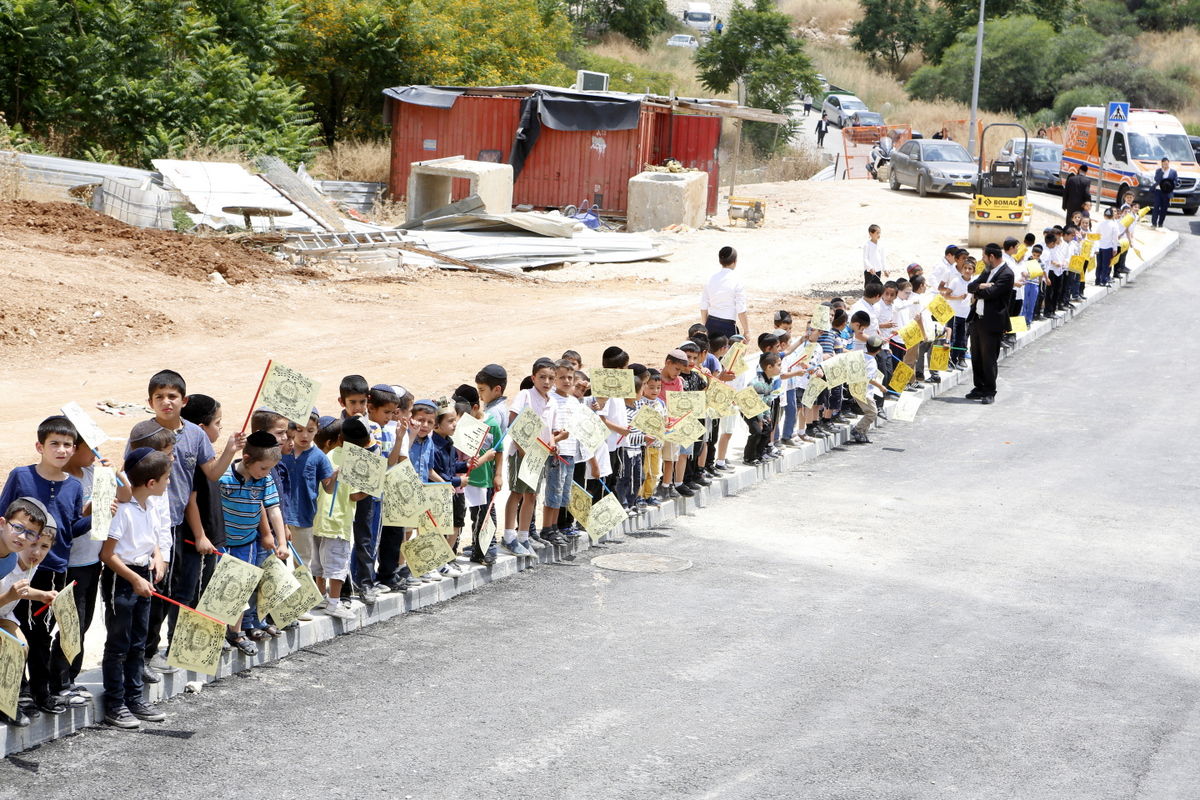 הגר"ח קנייבסקי ביקר בת"ת 'סוכת דוד' ובסמינר 'דרכי רחל'