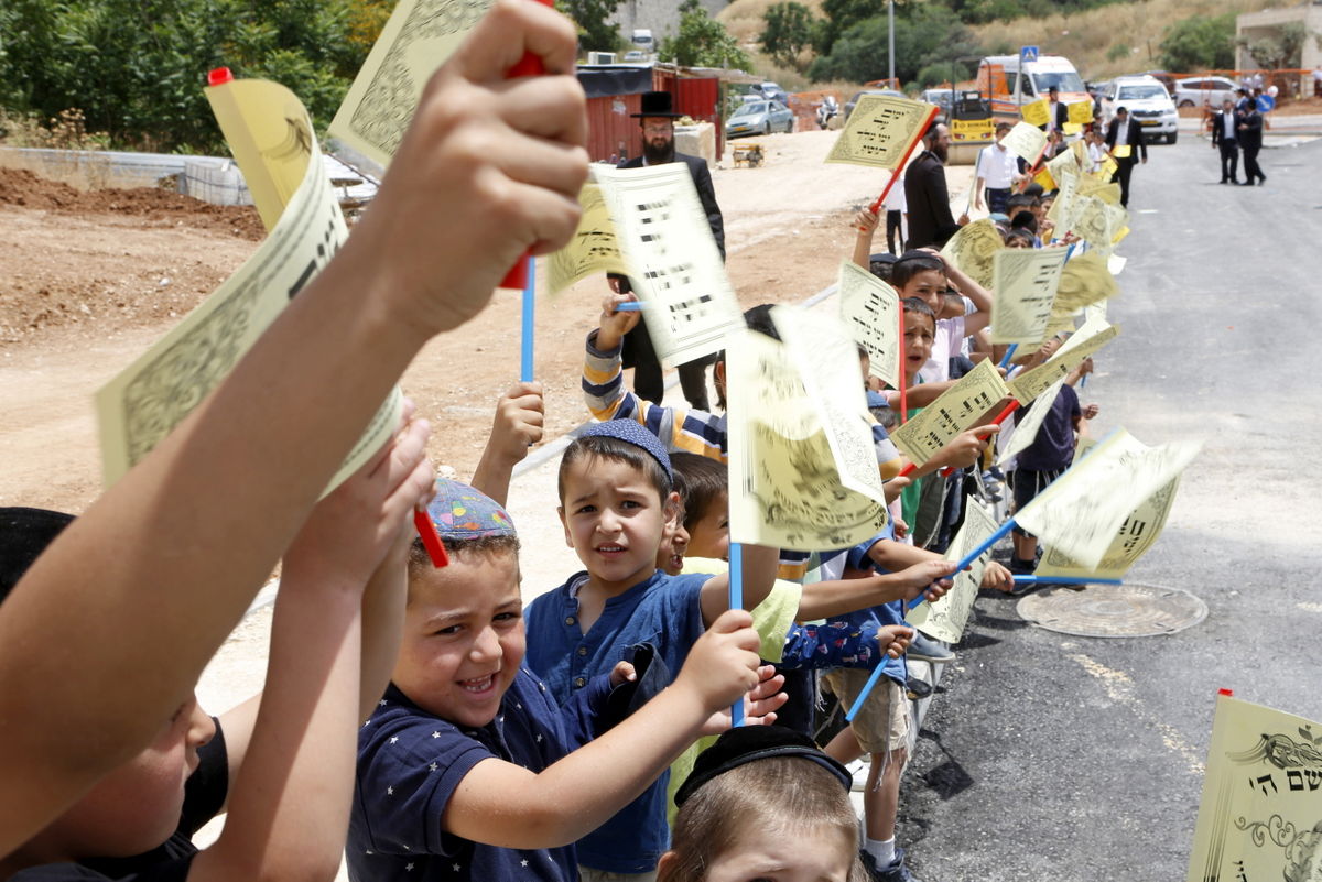 הגר"ח קנייבסקי ביקר בת"ת 'סוכת דוד' ובסמינר 'דרכי רחל'