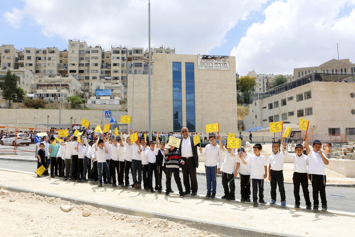 הגר"ח קנייבסקי ביקר בת"ת 'סוכת דוד' ובסמינר 'דרכי רחל'