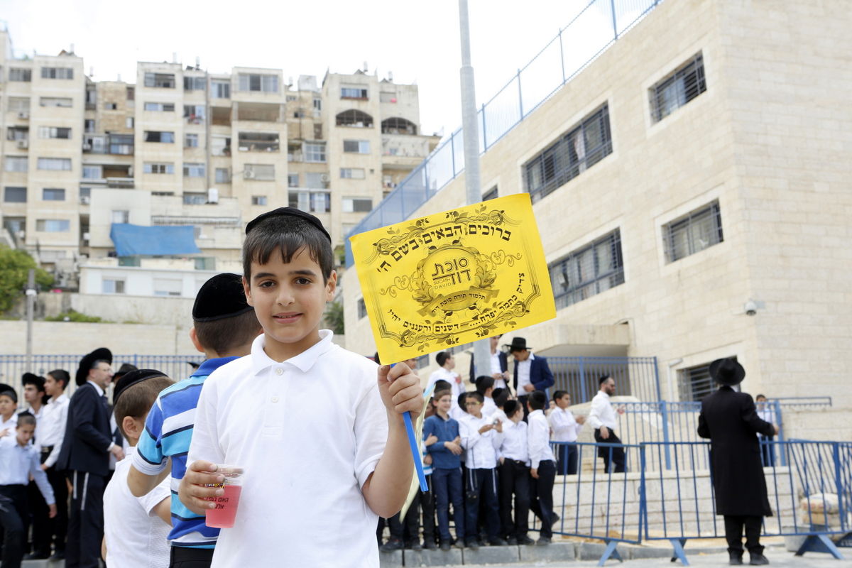 הגר"ח קנייבסקי ביקר בת"ת 'סוכת דוד' ובסמינר 'דרכי רחל'