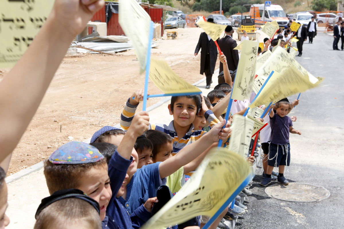 הגר"ח קנייבסקי ביקר בת"ת 'סוכת דוד' ובסמינר 'דרכי רחל'