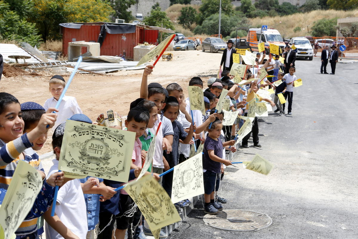 הגר"ח קנייבסקי ביקר בת"ת 'סוכת דוד' ובסמינר 'דרכי רחל'