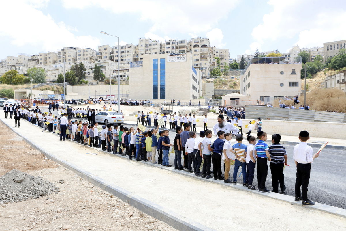 הגר"ח קנייבסקי ביקר בת"ת 'סוכת דוד' ובסמינר 'דרכי רחל'