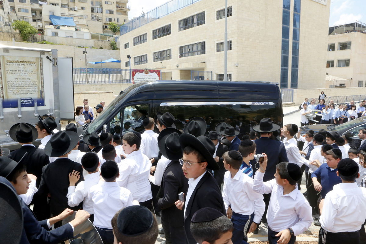 הגר"ח קנייבסקי ביקר בת"ת 'סוכת דוד' ובסמינר 'דרכי רחל'