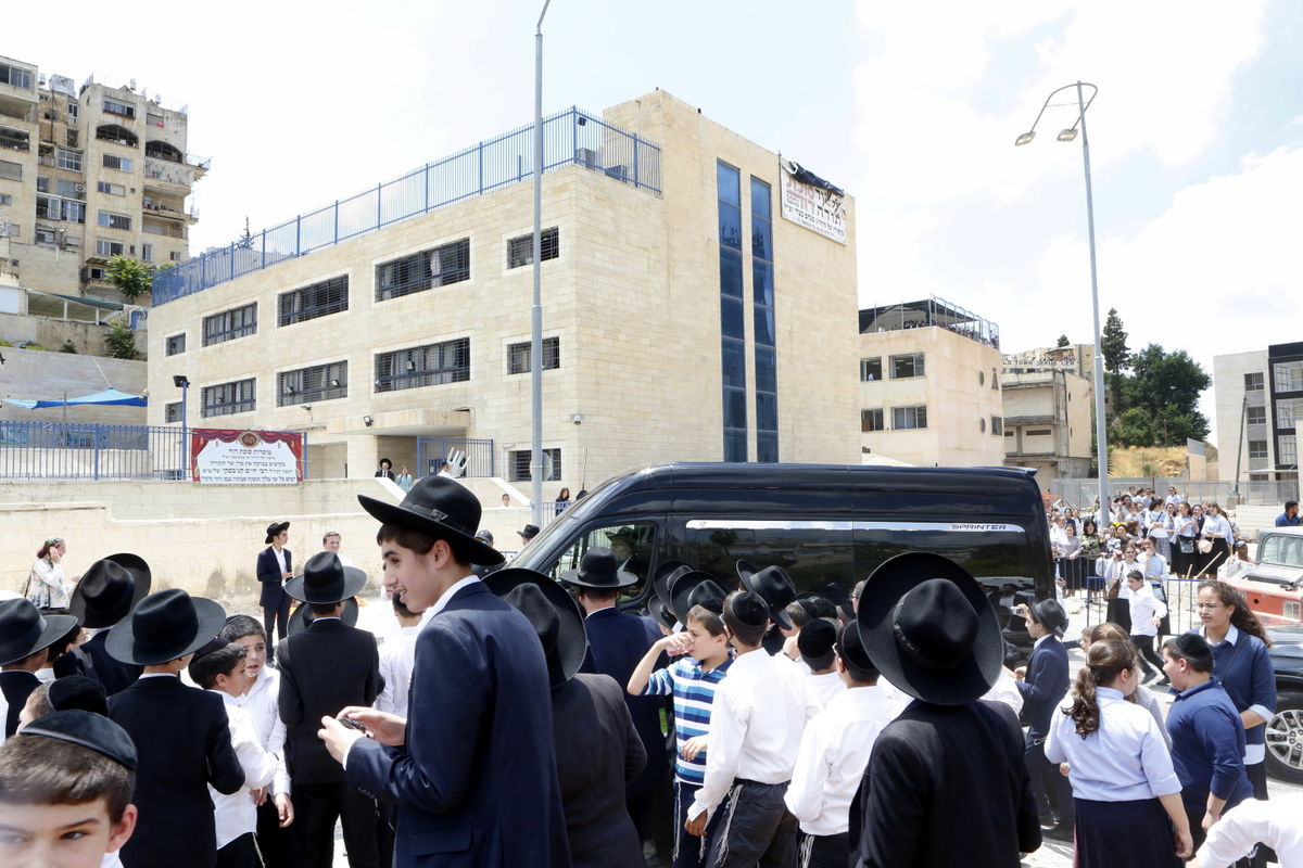 הגר"ח קנייבסקי ביקר בת"ת 'סוכת דוד' ובסמינר 'דרכי רחל'