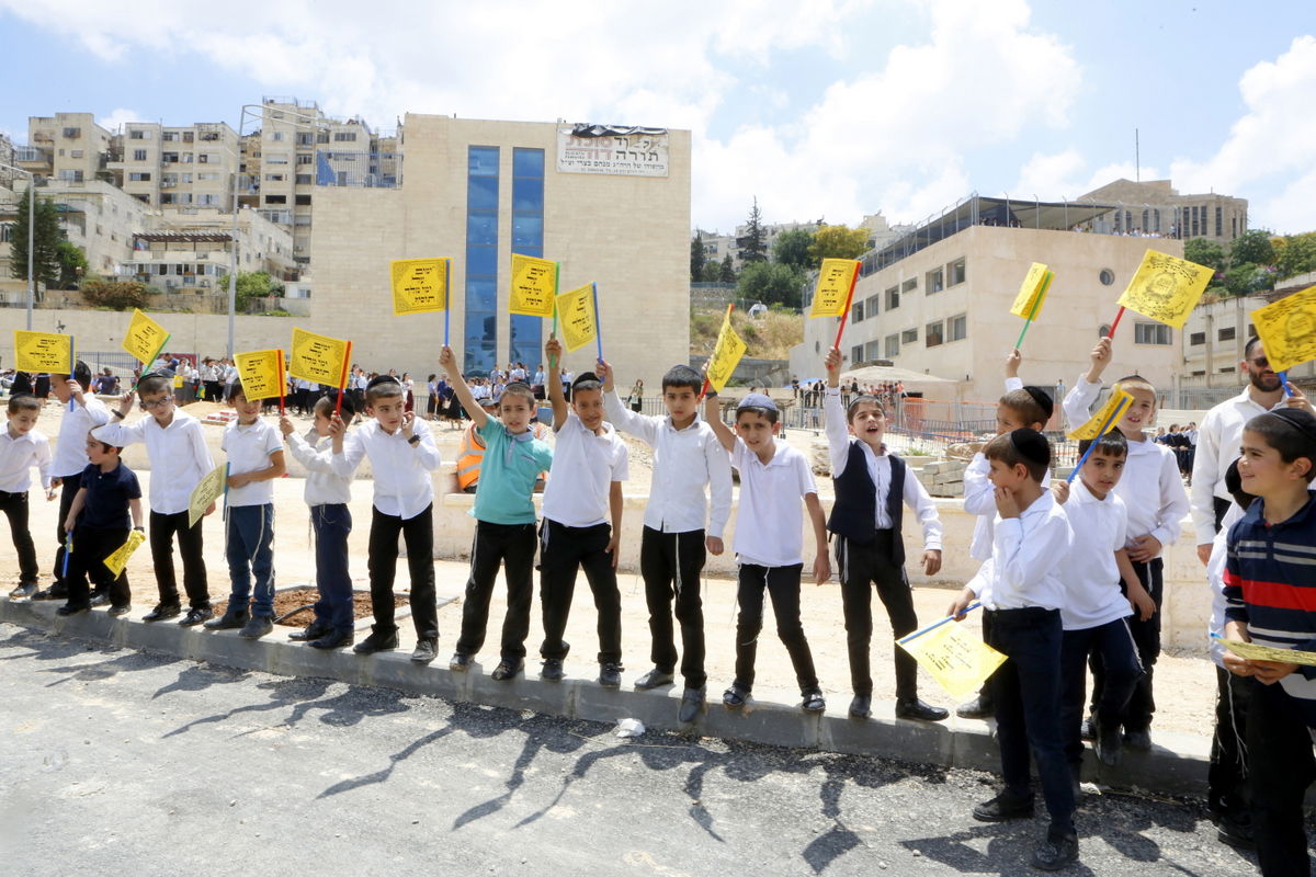 הגר"ח קנייבסקי ביקר בת"ת 'סוכת דוד' ובסמינר 'דרכי רחל'