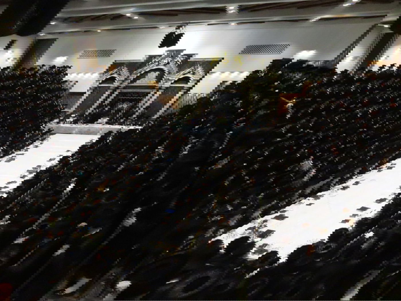 האדמו"ר מצאנז רקד עם נכדו לעיני אלפי החסידים