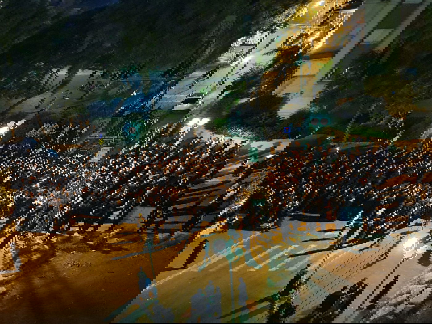 האדמו"ר מצאנז רקד עם נכדו לעיני אלפי החסידים