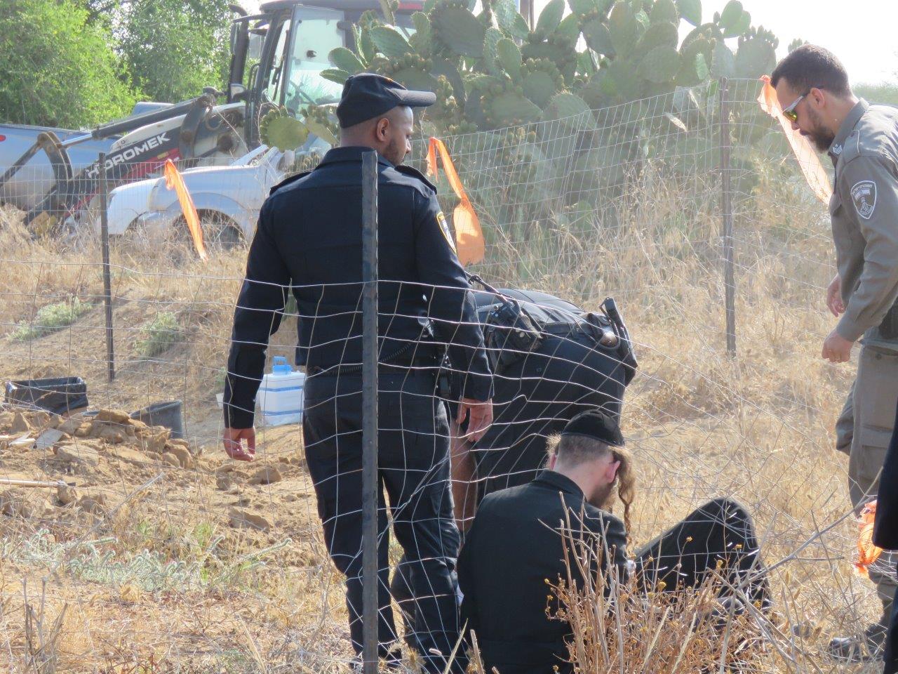 הקיצונים פרצו לעירייה ו"החליטו": מבטלים את חילול הקברים