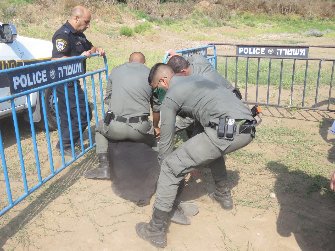 הקיצונים פרצו לעירייה ו"החליטו": מבטלים את חילול הקברים